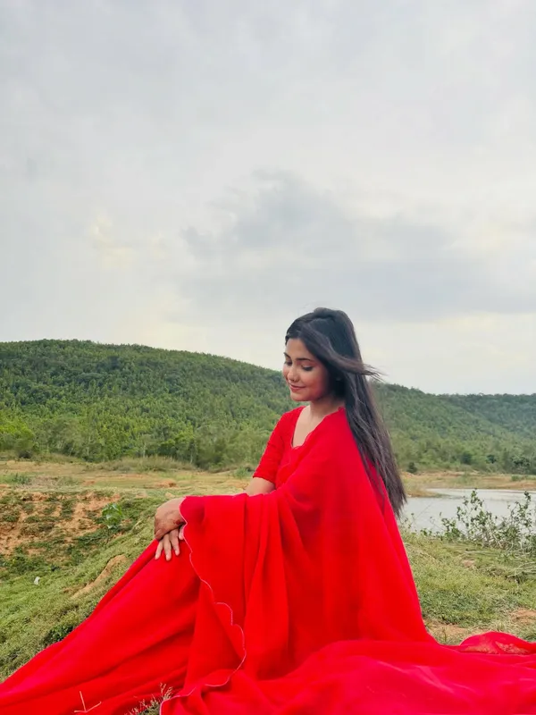 Plain_Dyed_Daily_Wear_Georgette_Saree_With_Unstitched_Blouse_Piece