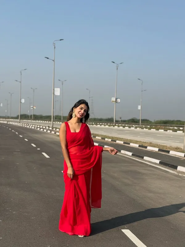 Plain_Dyed_Daily_Wear_Georgette_Saree_With_Unstitched_Blouse_Piece
