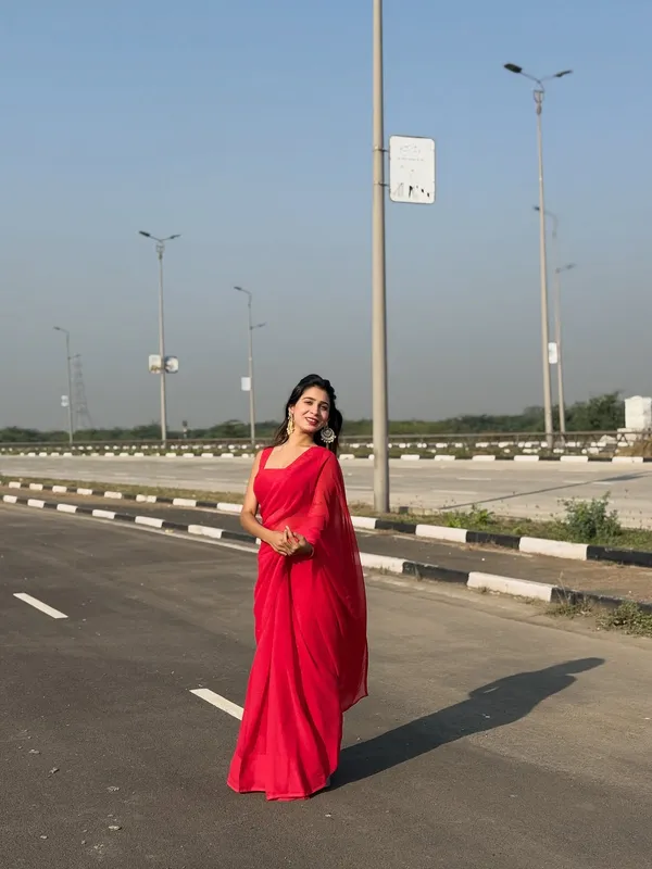 Plain_Dyed_Daily_Wear_Georgette_Saree_With_Unstitched_Blouse_Piece
