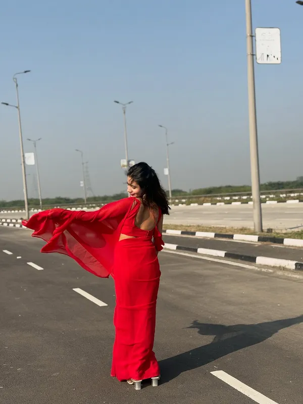 Plain_Dyed_Daily_Wear_Georgette_Saree_With_Unstitched_Blouse_Piece