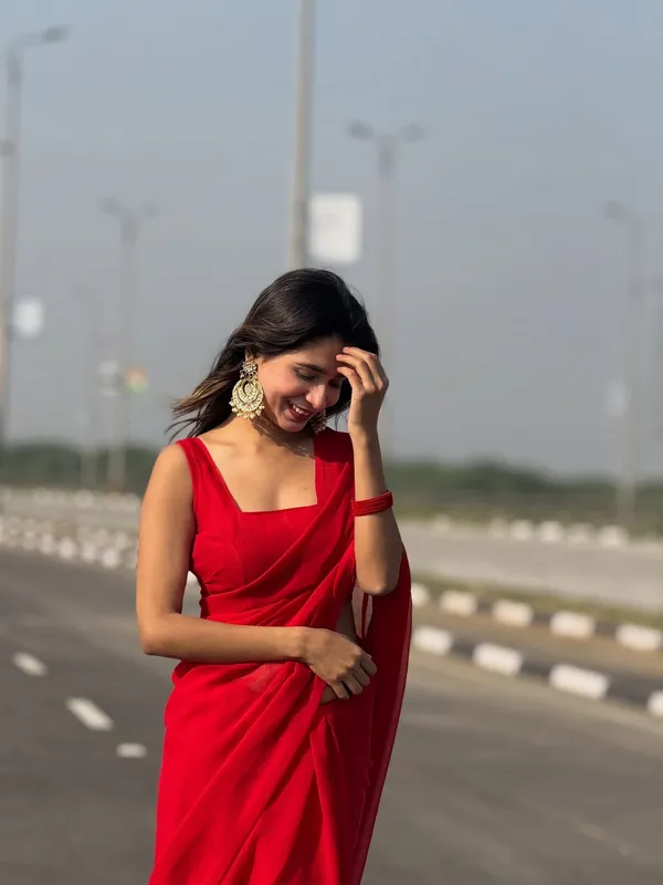 Plain_Dyed_Daily_Wear_Georgette_Saree_With_Unstitched_Blouse_Piece