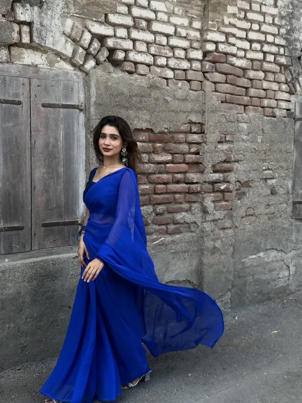Plain_Dyed_Daily_Wear_Georgette_Saree_With_Unstitched_Blouse_Piece