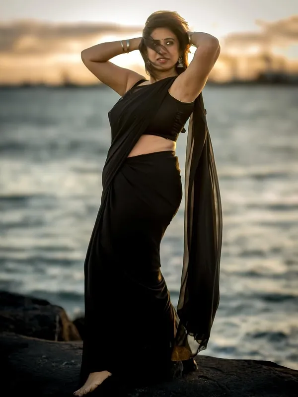 Elegant_Solid_Chiffon_Plain_Dyed_Saree_With_Unstitched_Blouse_Piece