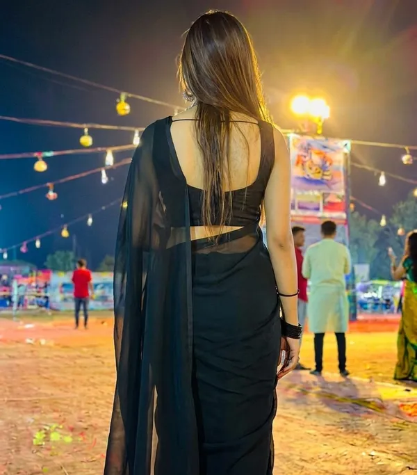 Elegant_Solid_Chiffon_Plain_Dyed_Saree_With_Unstitched_Blouse_Piece