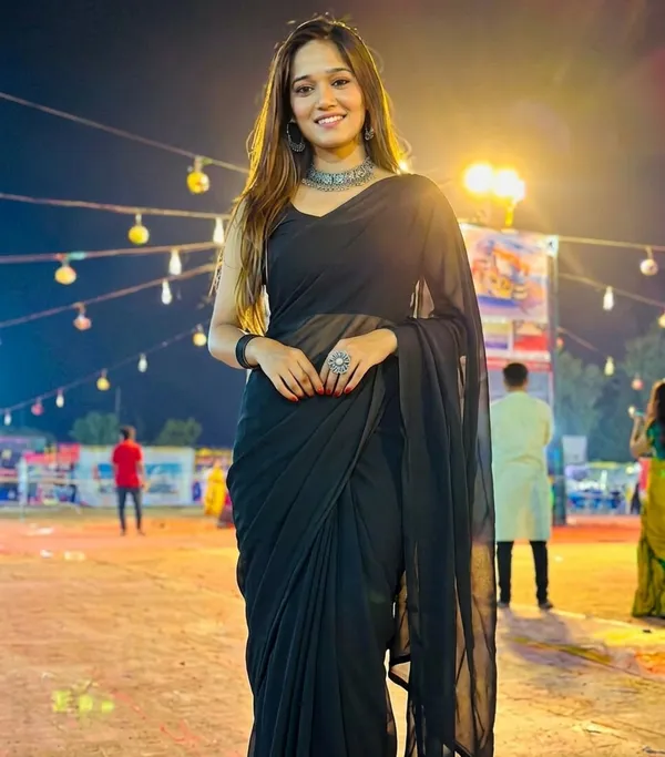 Elegant_Solid_Chiffon_Plain_Dyed_Saree_With_Unstitched_Blouse_Piece
