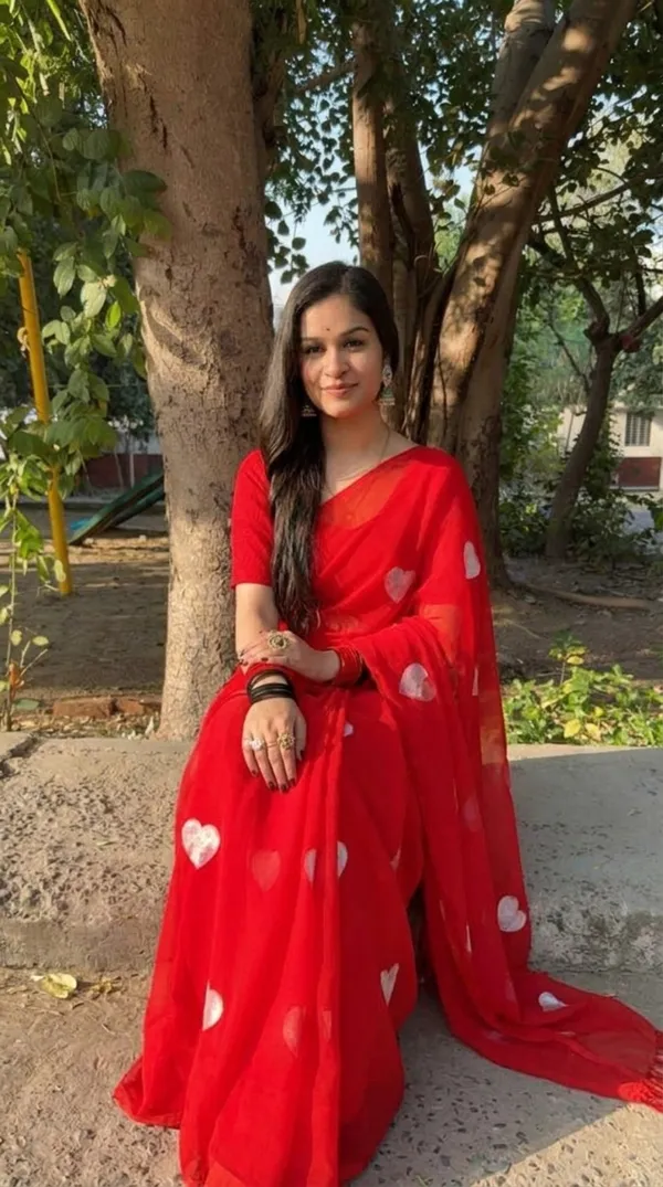 Georgette_embroidered_chiffon_saree_with_blouse_piece