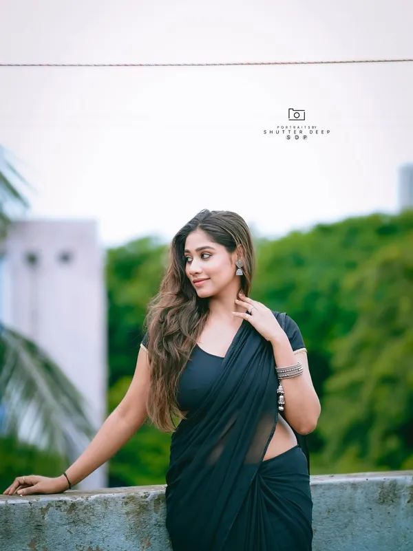 Elegant_Solid_Chiffon_Plain_Dyed_Saree_With_Unstitched_Blouse_Piece