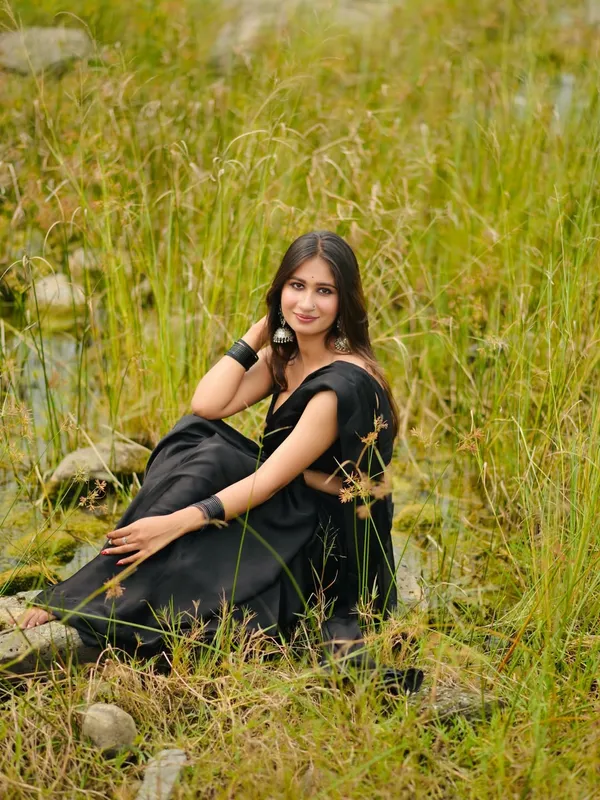 Plain_Dyed_Daily_Wear_Georgette_Saree_With_Unstitched_Blouse_Piece