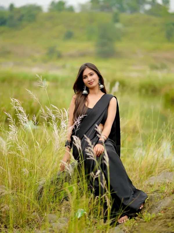 Elegant_Solid_Chiffon_Plain_Dyed_Saree_With_Unstitched_Blouse_Piece