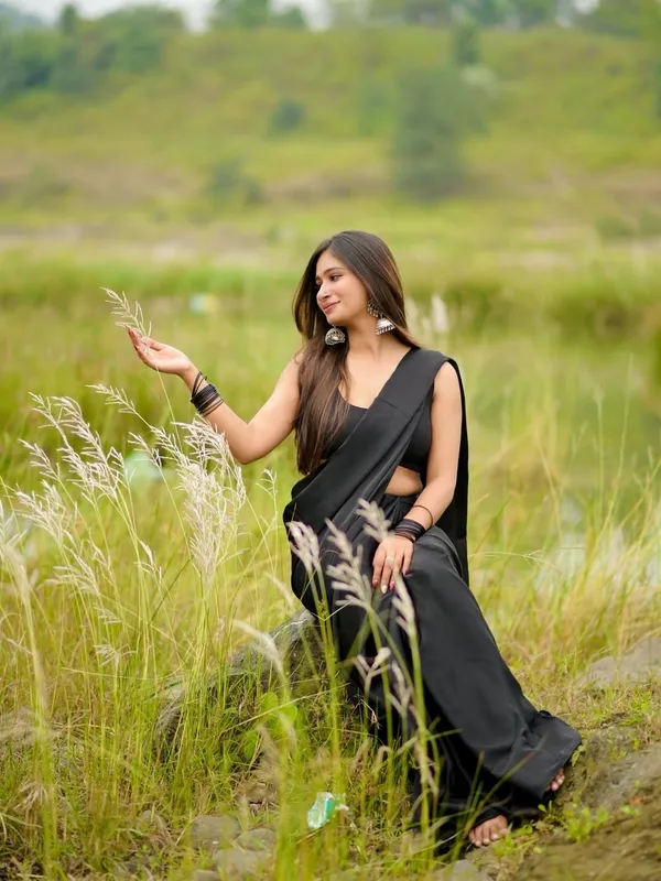 Elegant_Solid_Chiffon_Plain_Dyed_Saree_With_Unstitched_Blouse_Piece