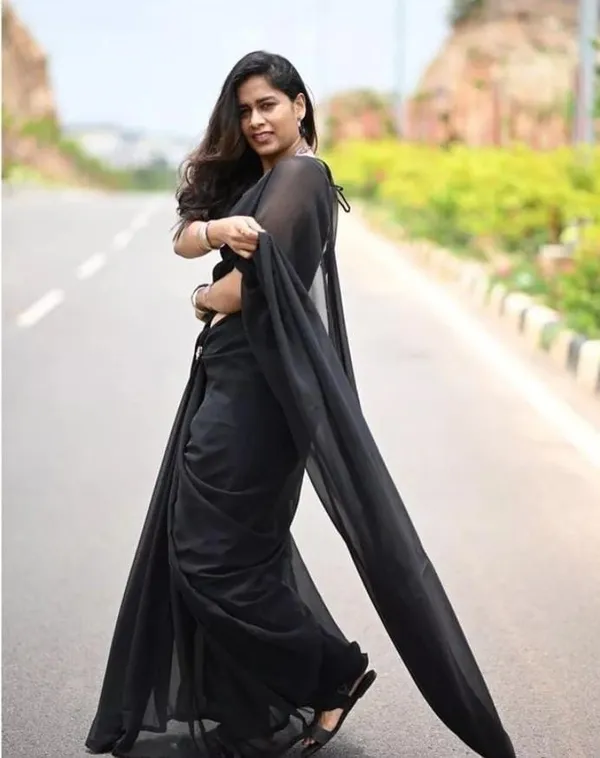 Elegant_Solid_Chiffon_Plain_Dyed_Saree_With_Unstitched_Blouse_Piece