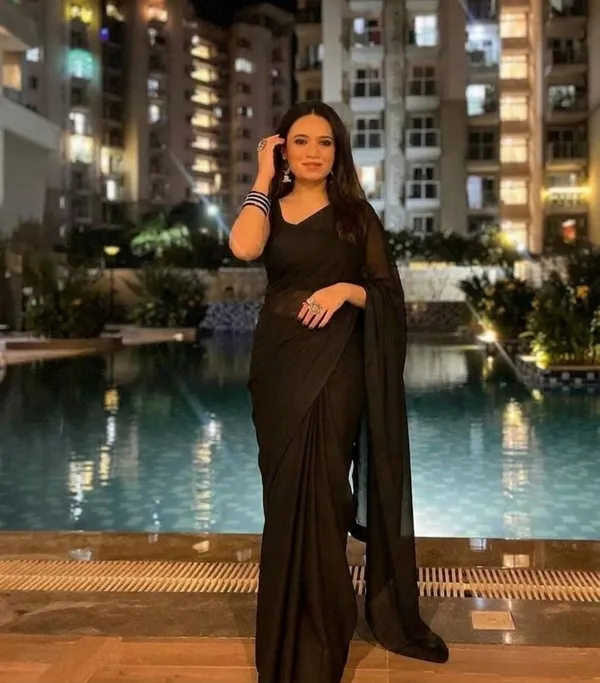 Elegant_Solid_Chiffon_Plain_Dyed_Saree_With_Unstitched_Blouse_Piece