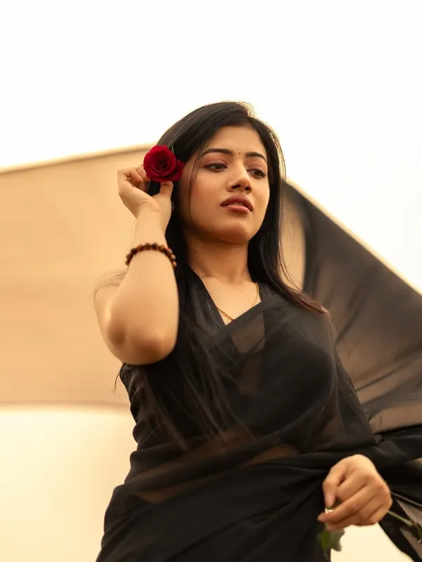 Elegant_Solid_Chiffon_Plain_Dyed_Saree_With_Unstitched_Blouse_Piece