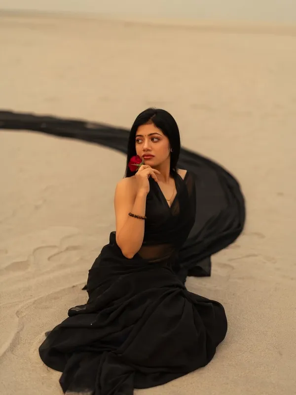 Elegant_Solid_Chiffon_Plain_Dyed_Saree_With_Unstitched_Blouse_Piece