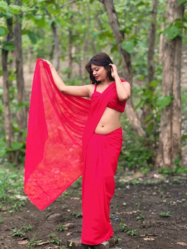 Plain_Dyed_Daily_Wear_Georgette_Saree_With_Unstitched_Blouse_Piece