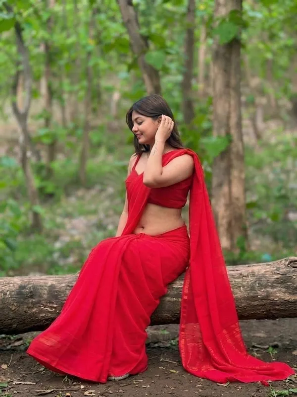 Plain_Dyed_Daily_Wear_Georgette_Saree_With_Unstitched_Blouse_Piece