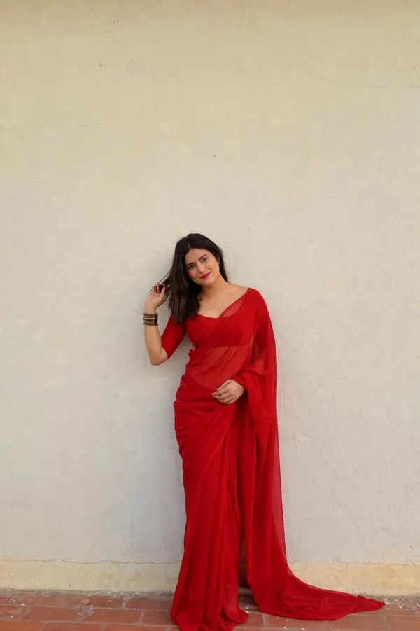 Plain_Dyed_Daily_Wear_Georgette_Saree_With_Unstitched_Blouse_Piece