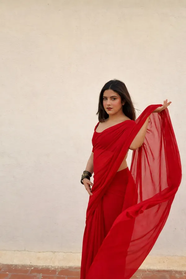 Plain_Dyed_Daily_Wear_Georgette_Saree_With_Unstitched_Blouse_Piece