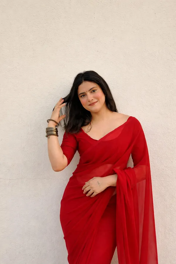 Plain_Dyed_Daily_Wear_Georgette_Saree_With_Unstitched_Blouse_Piece