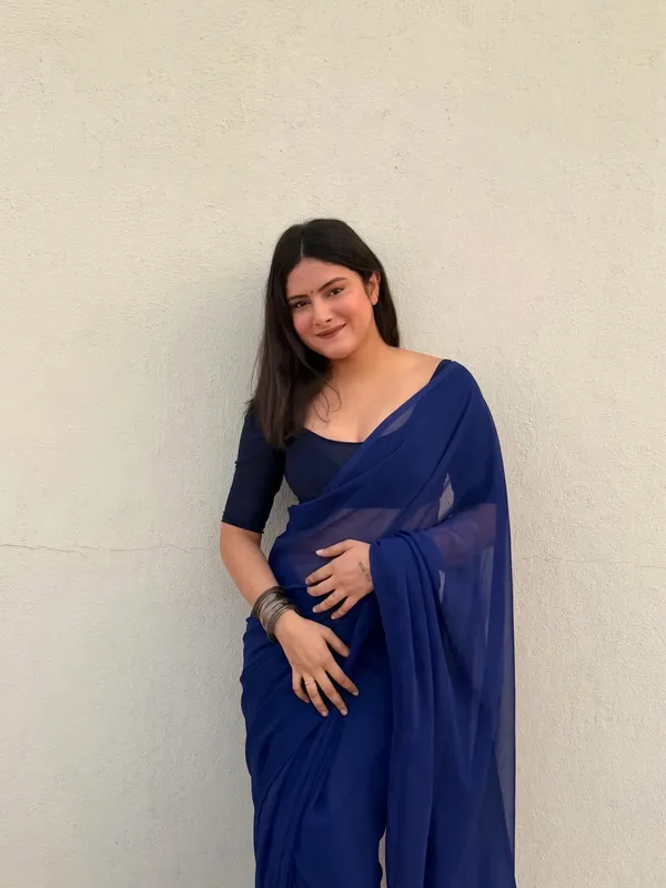 Plain_Dyed_Daily_Wear_Georgette_Saree_With_Unstitched_Blouse_Piece
