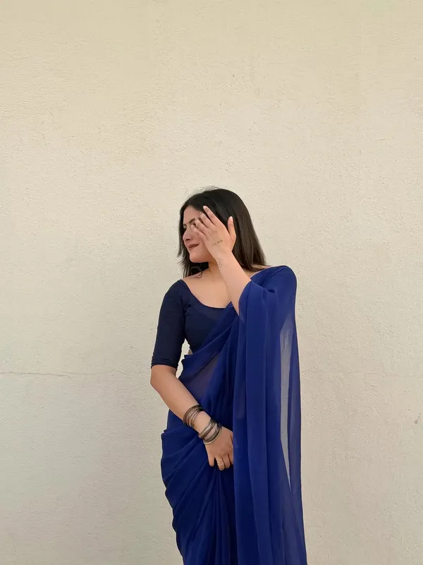 Plain_Dyed_Daily_Wear_Georgette_Saree_With_Unstitched_Blouse_Piece