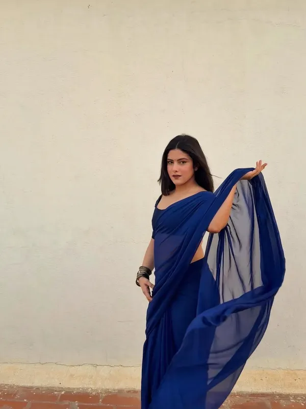 Plain_Dyed_Daily_Wear_Georgette_Saree_With_Unstitched_Blouse_Piece