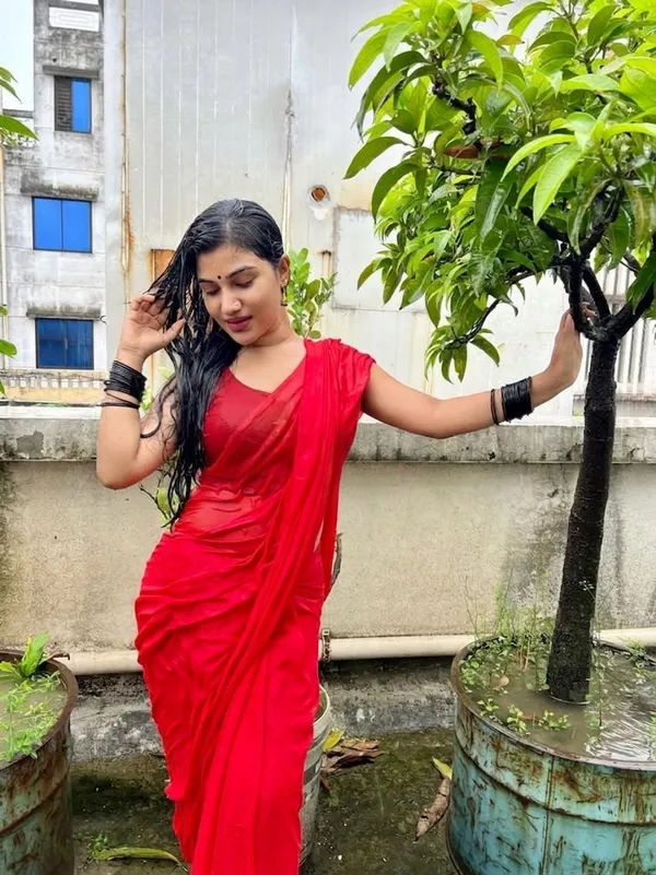 Plain_Dyed_Daily_Wear_Georgette_Saree_With_Unstitched_Blouse_Piece