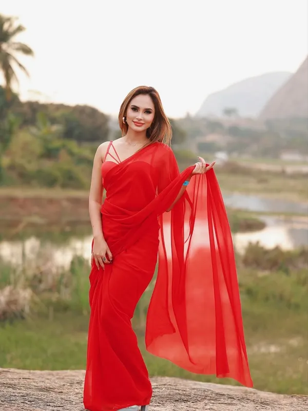 Plain_Dyed_Daily_Wear_Georgette_Saree_With_Unstitched_Blouse_Piece