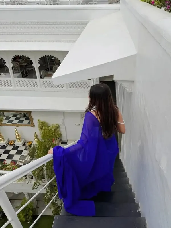 Plain_Dyed_Daily_Wear_Georgette_Saree_With_Unstitched_Blouse_Piece