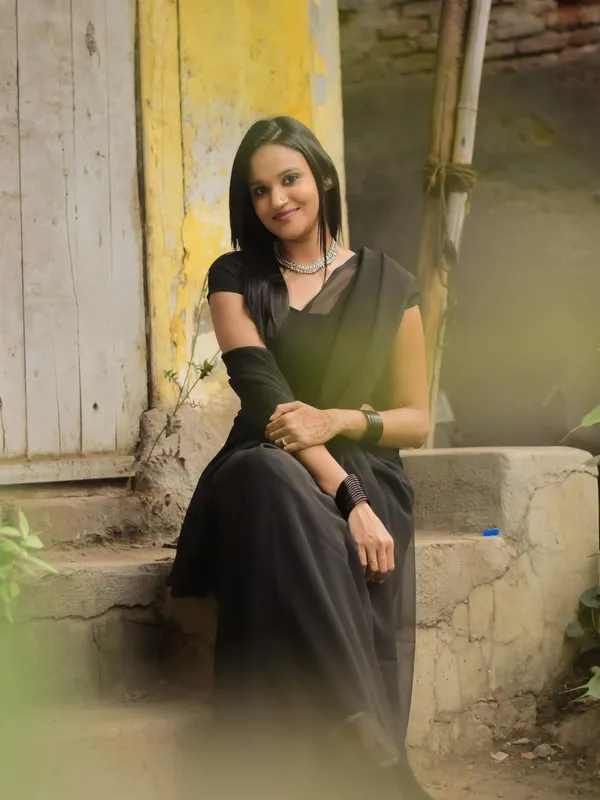 Elegant_Solid_Chiffon_Plain_Dyed_Saree_With_Unstitched_Blouse_Piece