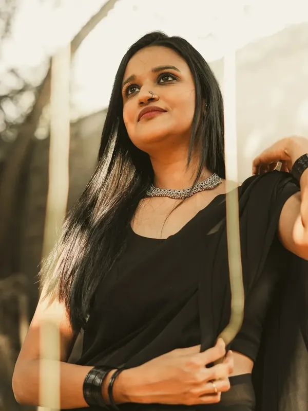 Elegant_Solid_Chiffon_Plain_Dyed_Saree_With_Unstitched_Blouse_Piece