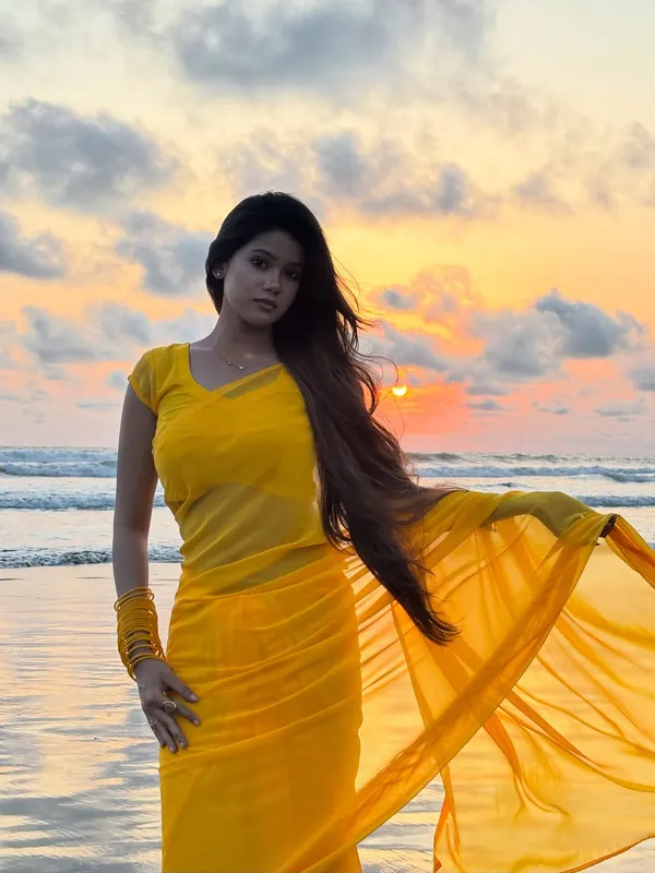 Plain_Dyed_Daily_Wear_Georgette_Saree_With_Unstitched_Blouse_Piece
