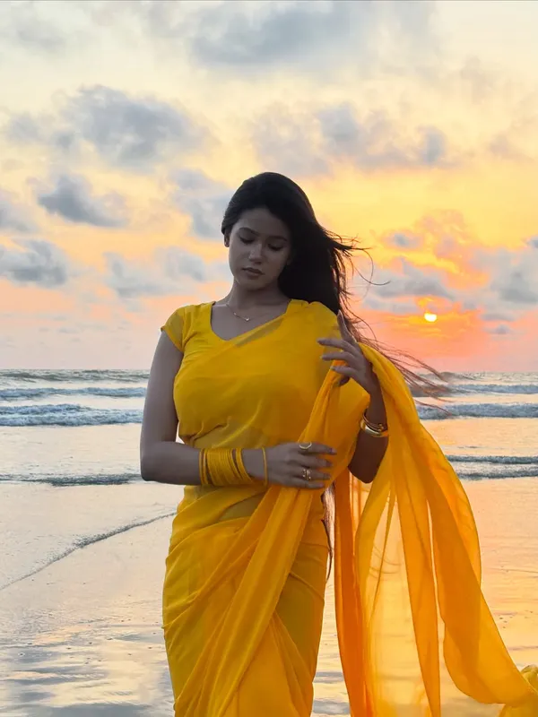 Plain_Dyed_Daily_Wear_Georgette_Saree_With_Unstitched_Blouse_Piece