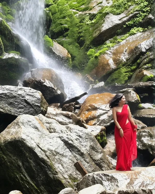 Plain_Dyed_Daily_Wear_Georgette_Saree_With_Unstitched_Blouse_Piece