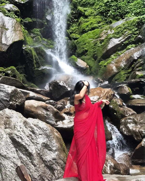 Plain_Dyed_Daily_Wear_Georgette_Saree_With_Unstitched_Blouse_Piece