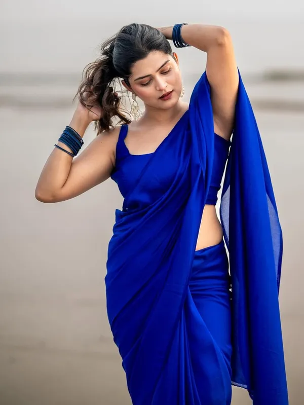 Plain_Dyed_Daily_Wear_Georgette_Saree_With_Unstitched_Blouse_Piece
