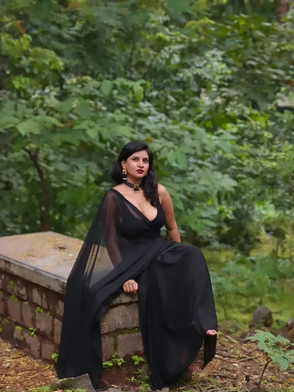 Elegant_Solid_Chiffon_Plain_Dyed_Saree_With_Unstitched_Blouse_Piece