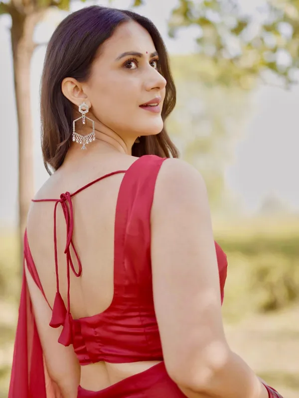 Plain_Dyed_Daily_Wear_Georgette_Saree_With_Unstitched_Blouse_Piece