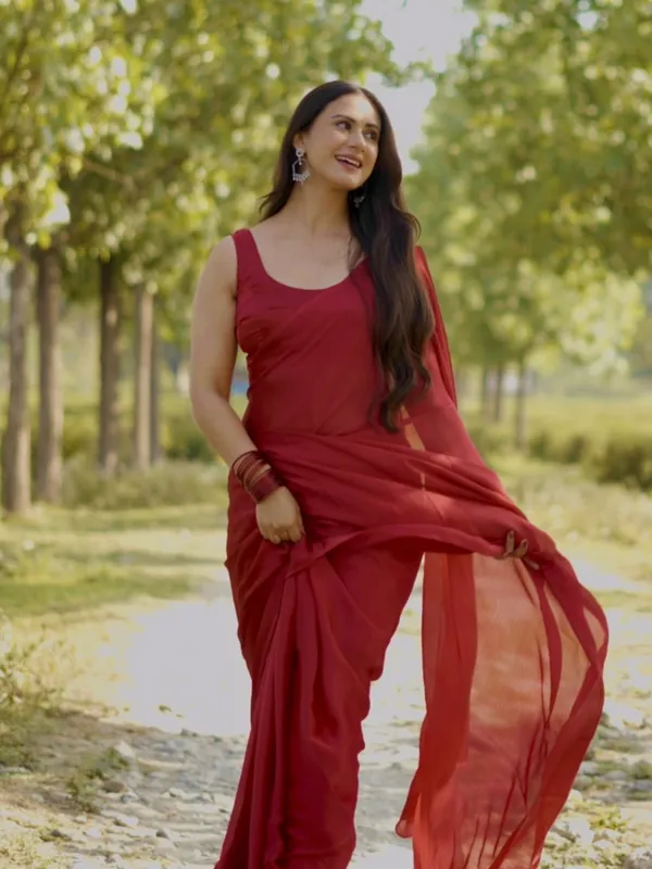 Plain_Dyed_Daily_Wear_Georgette_Saree_With_Unstitched_Blouse_Piece