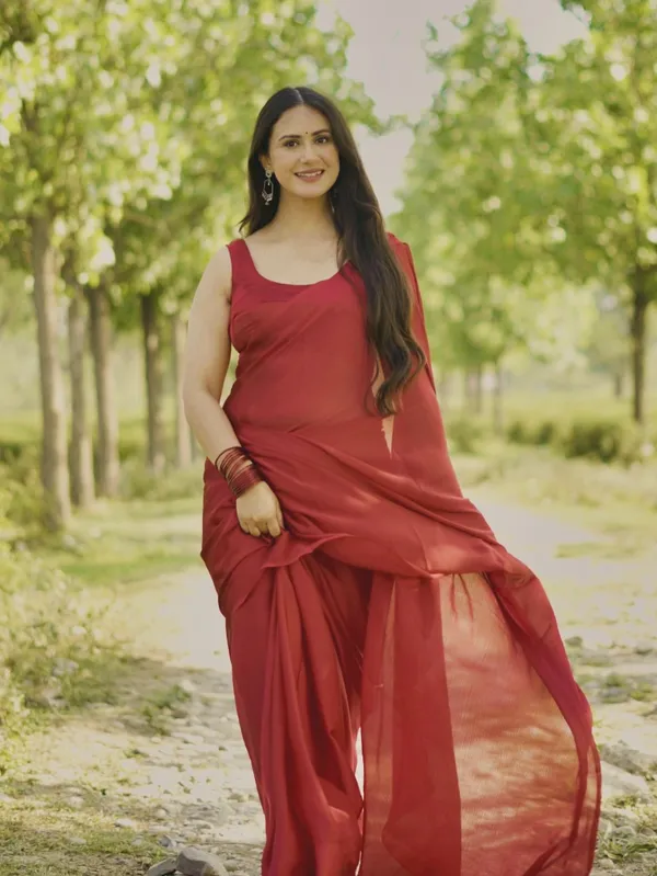 Plain_Dyed_Daily_Wear_Georgette_Saree_With_Unstitched_Blouse_Piece