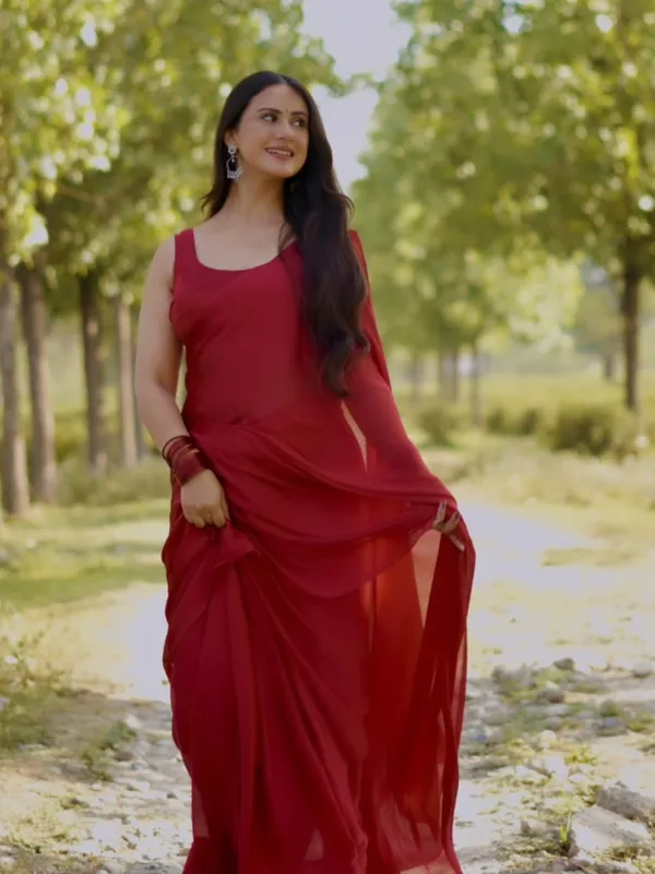 Plain_Dyed_Daily_Wear_Georgette_Saree_With_Unstitched_Blouse_Piece
