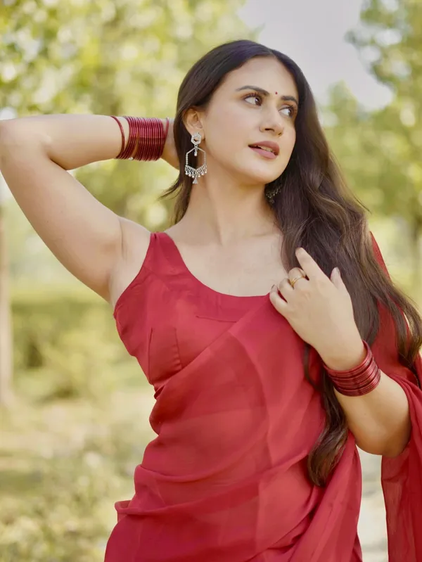 Plain_Dyed_Daily_Wear_Georgette_Saree_With_Unstitched_Blouse_Piece