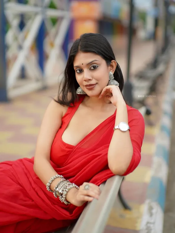 Plain_Dyed_Daily_Wear_Georgette_Saree_With_Unstitched_Blouse_Piece