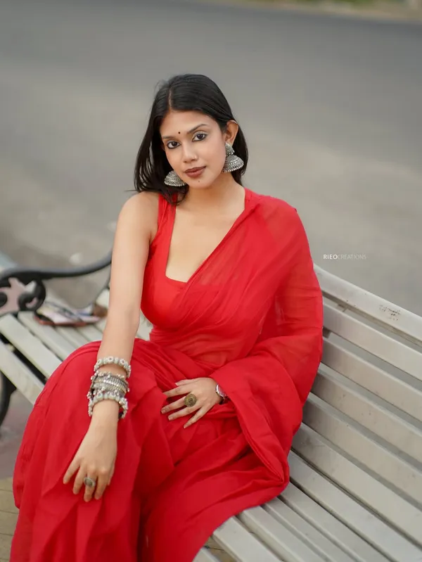 Plain_Dyed_Daily_Wear_Georgette_Saree_With_Unstitched_Blouse_Piece