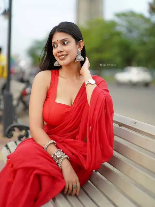 Plain_Dyed_Daily_Wear_Georgette_Saree_With_Unstitched_Blouse_Piece