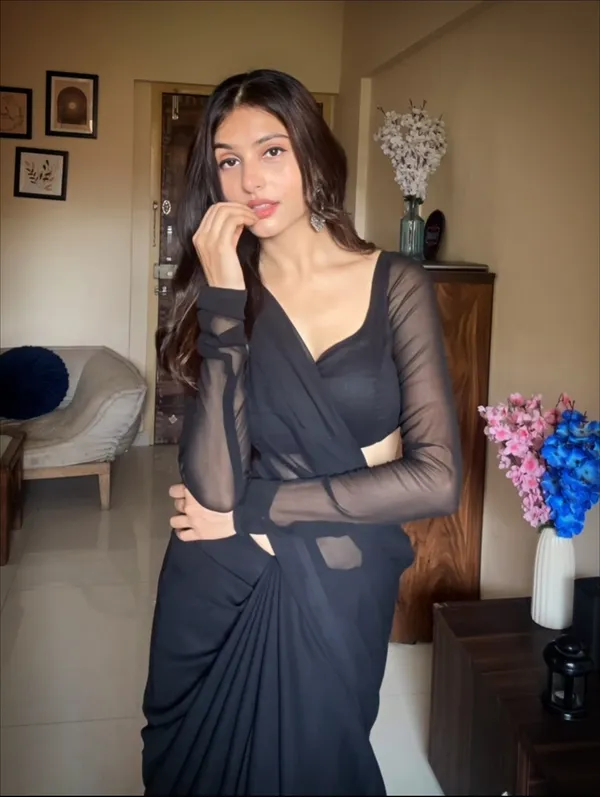 Plain_Dyed_Daily_Wear_Georgette_Saree_With_Unstitched_Blouse_Piece