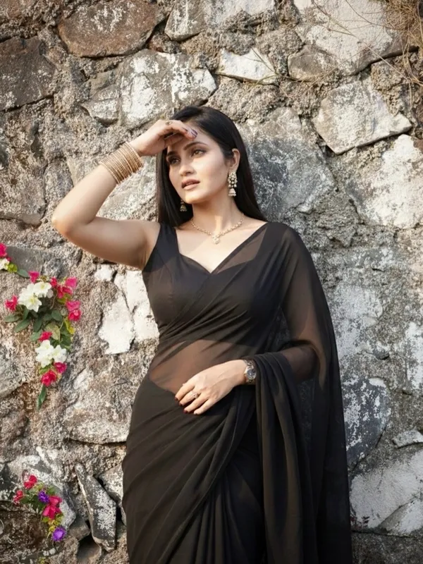 Elegant_Solid_Chiffon_Plain_Dyed_Saree_With_Unstitched_Blouse_Piece