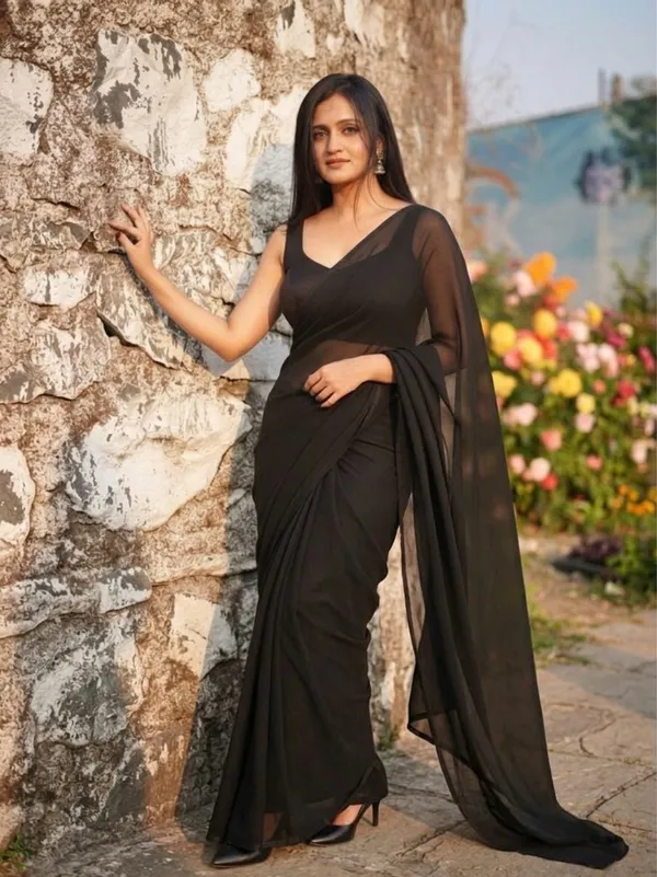 Elegant_Solid_Chiffon_Plain_Dyed_Saree_With_Unstitched_Blouse_Piece