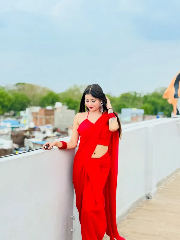 Plain_Dyed_Daily_Wear_Georgette_Saree_With_Unstitched_Blouse_Piece