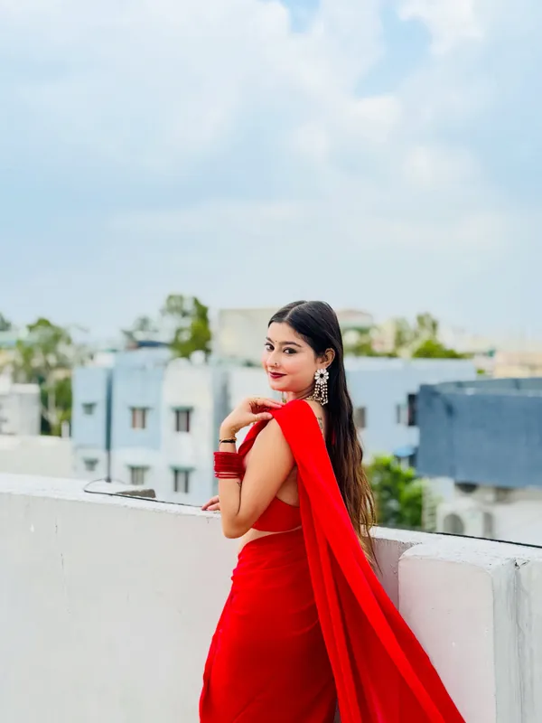 Plain_Dyed_Daily_Wear_Georgette_Saree_With_Unstitched_Blouse_Piece